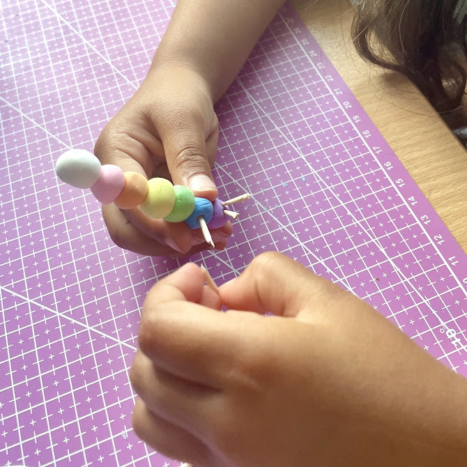 Ajout des pattes de lachenille en foam clay