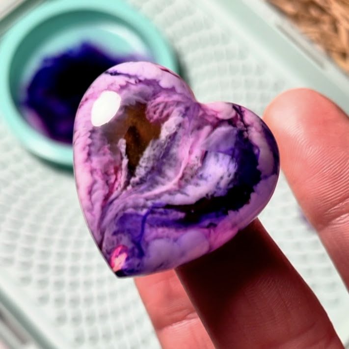 Résultat du séchage en 2 heures d'un bijou en résine grâce à la Resiners G3 curing machine